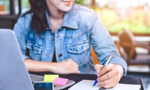 Left-Handed People Are Smarter
